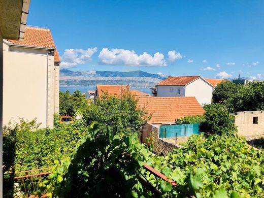 Apartment / Etagenwohnung in Bračević, Muć