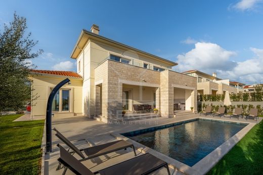 Villa a Parenzo, Grad Poreč