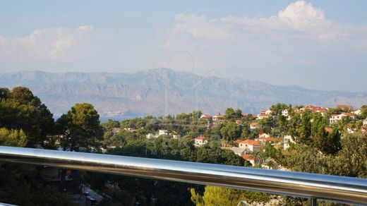 Villa Supetar, Grad Supetar