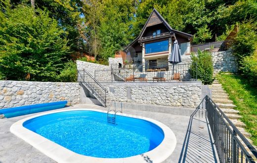 Luxe woning in Zadoborje, Grad Karlovac