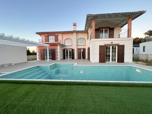 Villa a Parenzo, Grad Poreč