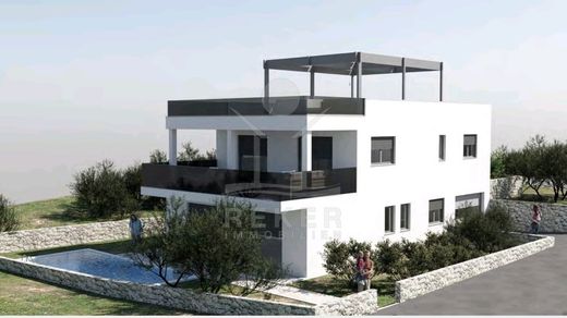 Villa Trogir, Grad Trogir