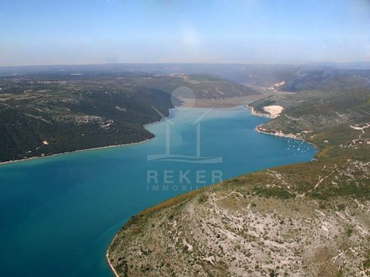 Land in Raša, Istria