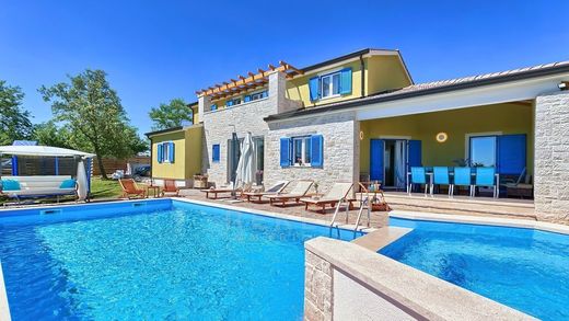 Villa à Svetvinčenat, Istria