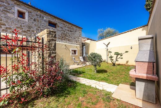 Элитный дом, Buje, Grad Buje