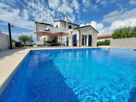 Villa a Parenzo, Grad Poreč