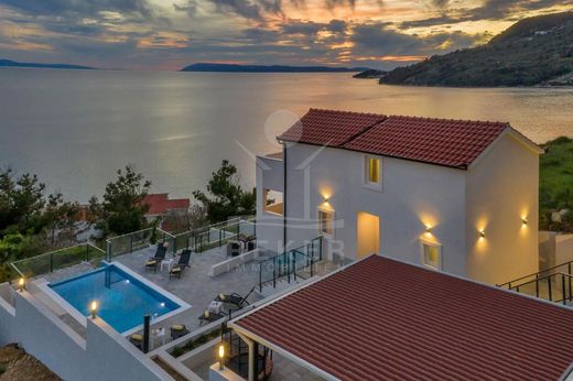 빌라 / Makarska, Town of Makarska