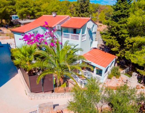 Casa di lusso a Brac, Split-Dalmatia