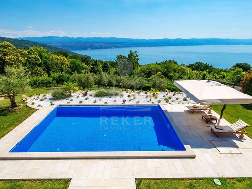 Villa en Lovran, Primorje - Gorski Kotar