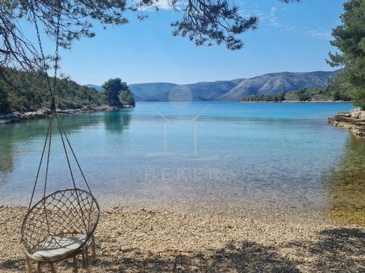 Grundstück in Stari Grad, Split-Dalmatia