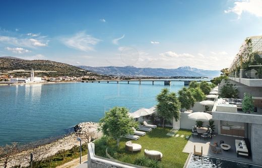 Villa Trogir, Grad Trogir