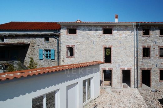 Maison de luxe à Svetvinčenat, Istria