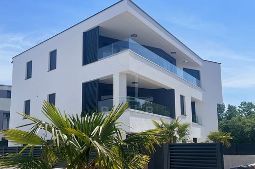 Attico a Njivice, Omišalj