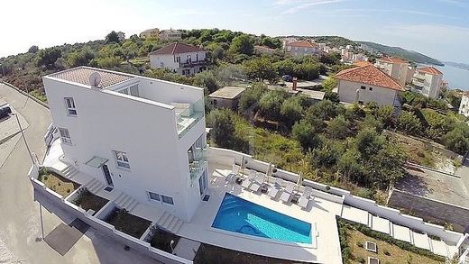 Villa Trogir, Grad Trogir