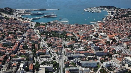 Grond in Split, Grad Split