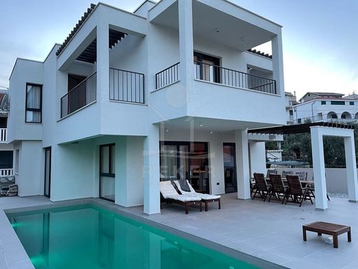 Villa Trogir, Grad Trogir