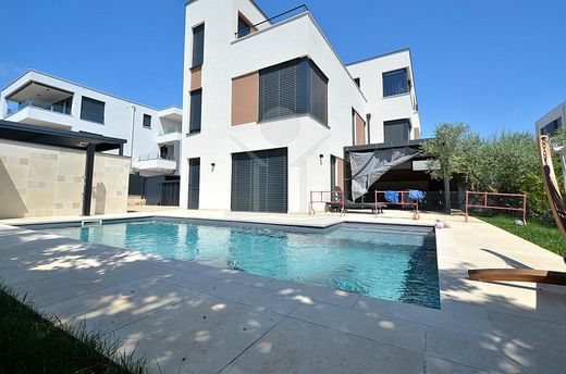 호화 저택 / Novigrad, Novigrad-Cittanova