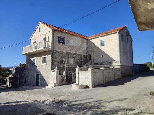 Luksusowy dom w Bračević, Muć