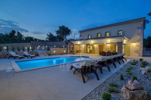 Villa Vrbnik, Biskupija