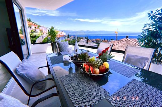 Daire Opatija, Grad Opatija