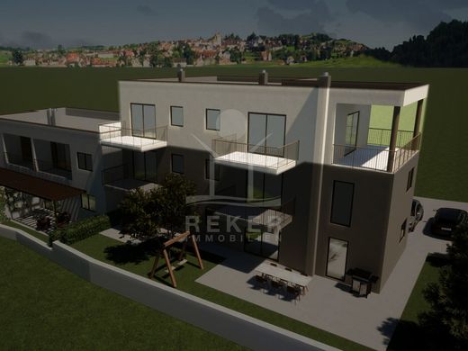 Penthouse for sale in Tar