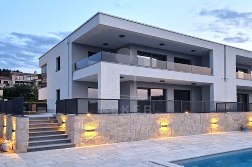 منزل ﻓﻲ Kostrena, Primorsko-Goranska