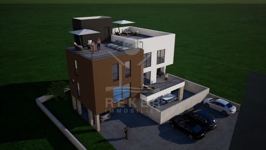 Piso / Apartamento en Dračevac Ninski, Poličnik