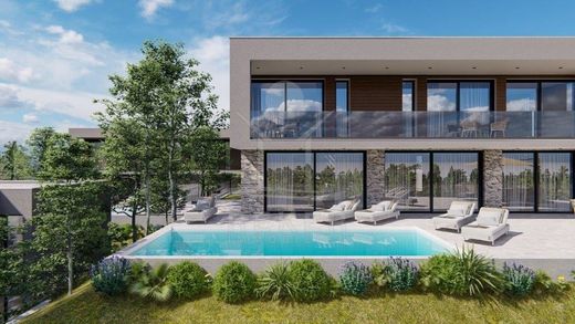 Villa Trogir, Grad Trogir