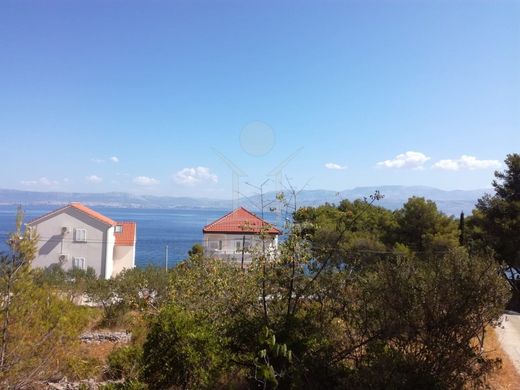 Land in Bračević, Muć