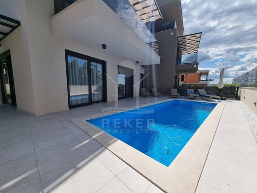 Apartment / Etagenwohnung in Tar, Tar-Vabriga-Torre Abrega