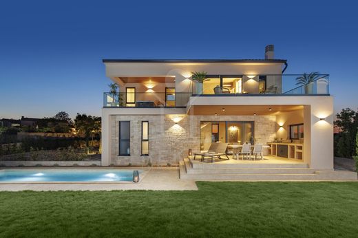 빌라 / Labin, Grad Labin