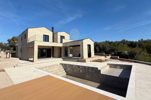 Villa a Vrvari, Istria