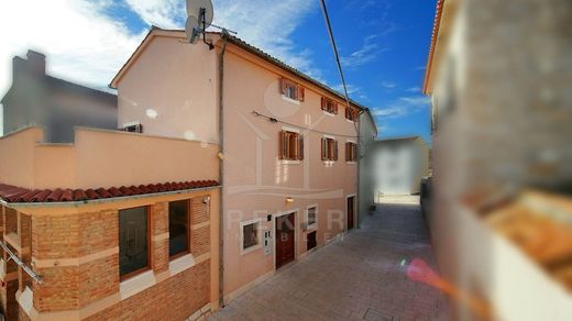 Casa de luxo - Bale, Bale-Valle