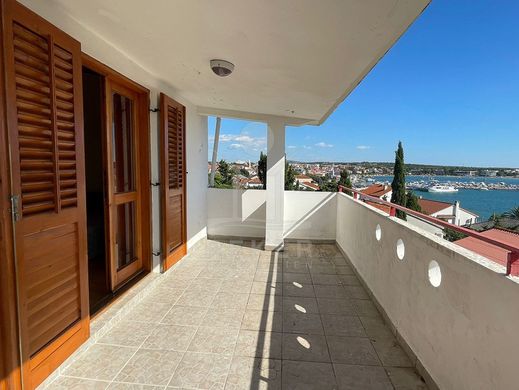 Luxury home in Novalja, Lika-Senj