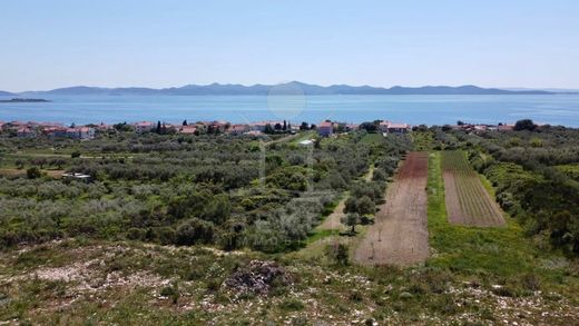 Land in Zadar