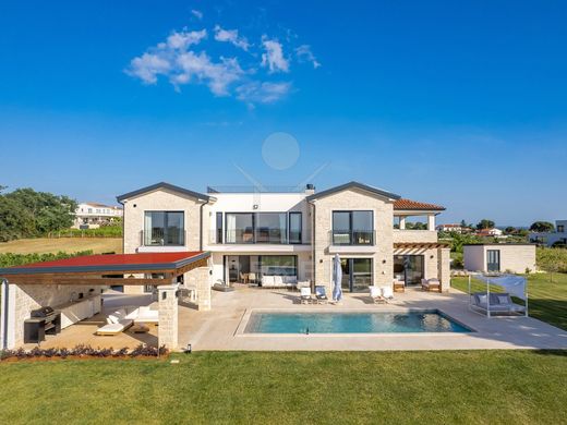 Villa a Parenzo, Grad Poreč