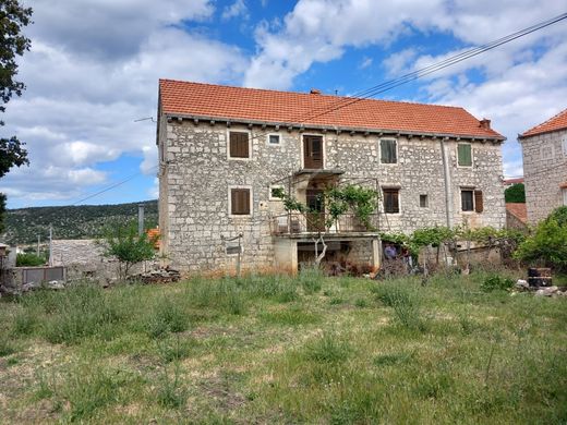 Luxury home in Bračević, Muć