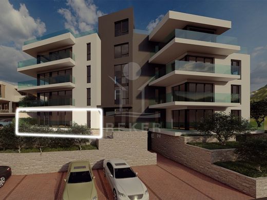 Apartment / Etagenwohnung in Primošten, Sibenik-Knin