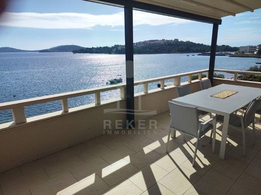 빌라 / Rogoznica, Rogoznica Općina