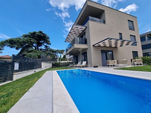 Apartment / Etagenwohnung in Tar, Tar-Vabriga-Torre Abrega