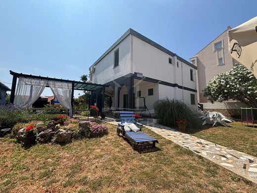 Luxus-Haus in Stara Novalja, Lika-Senj