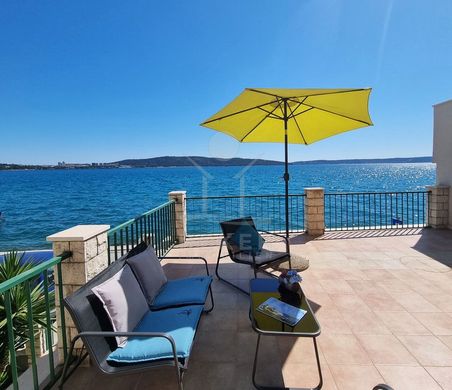 빌라 / Kaštel Kambelovac, Kaštela