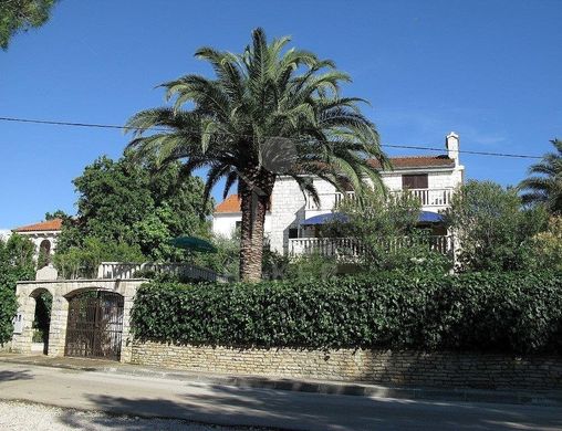 Luxury home in Bračević, Muć