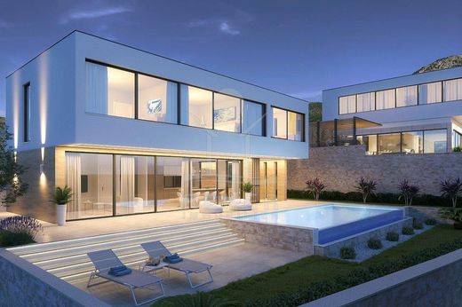 Villa Trogir, Grad Trogir