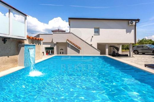 Dobrinj, Primorsko-Goranskaの高級住宅