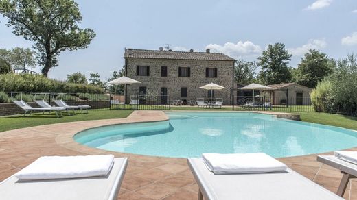 Casa di lusso a Chiusdino, Siena