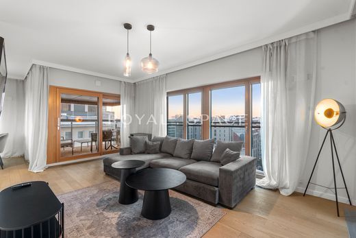 ﺷﻘﺔ ﻓﻲ وارسو, Warszawa