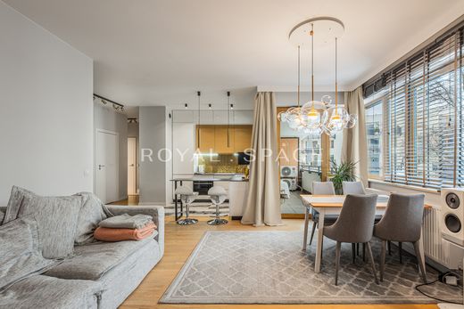 ﺷﻘﺔ ﻓﻲ وارسو, Warszawa