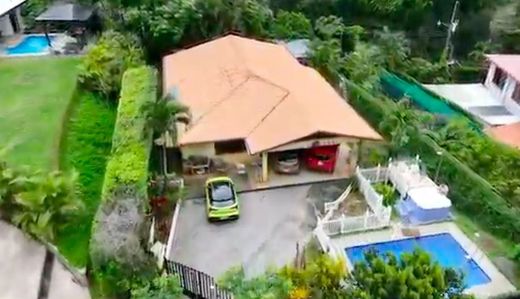 Villa for rent in Atenas