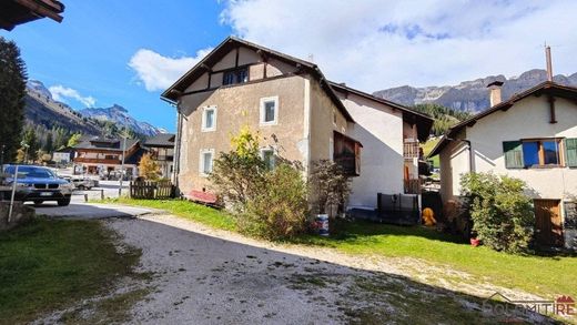 Villa - Livinallongo del Col di Lana, Provincia di Belluno